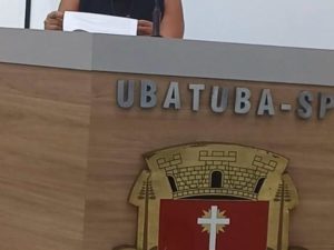 PRESIDENTA DO COMUS DESTACA CONSTRUÇÃO COLETIVA DO SUS  NA TRIBUNA DA CÂMARA